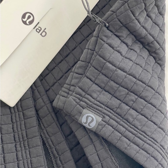 ❤️ Lululemon LAB Textured Grid Cropped Pullover Crew Sweater Size 4 Black NWT - Picture 4 of 13